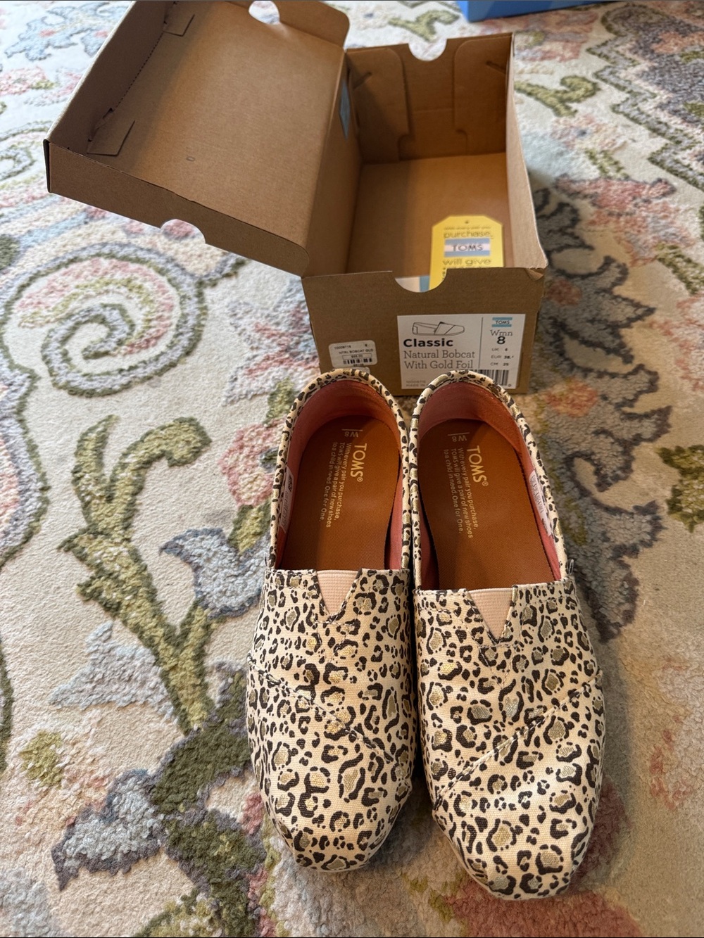 TOMS Classic bobcat with gold foil